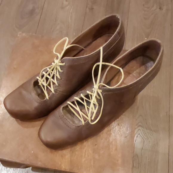 Fluevog Barkerville Get-ups - Picture 9 of 10